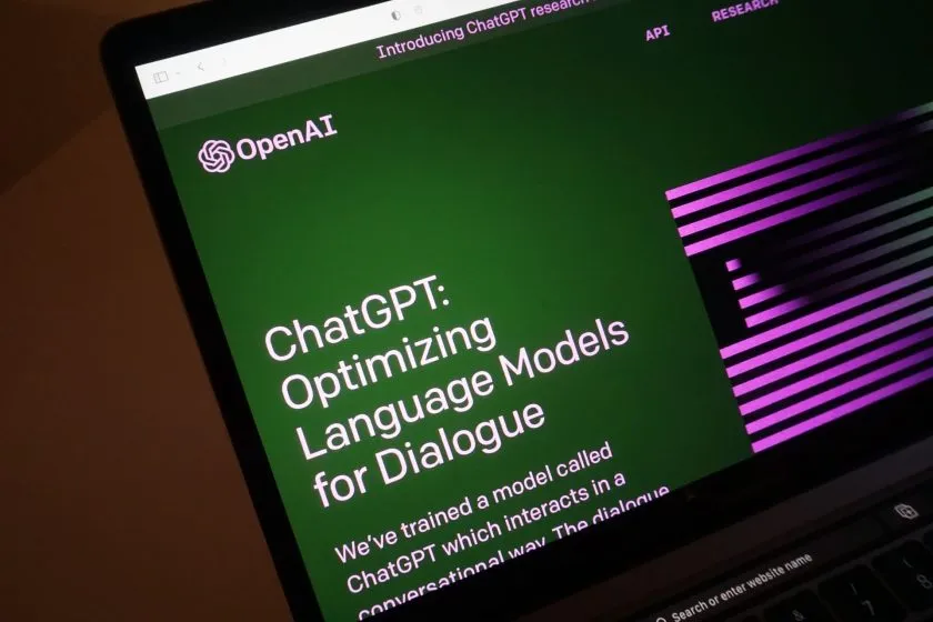 ChatGPT pierde el 50% del mercado de IA mientras Gemini y Claude aceleran