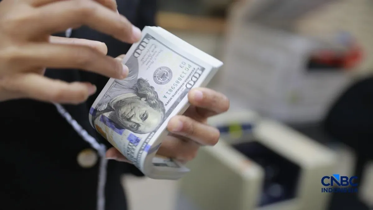 Rupiah Makin Loyo, Bank Ini Jual Dolar di Rp18.415