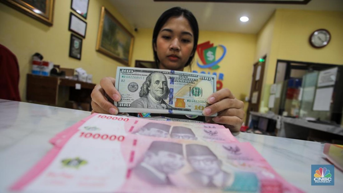 Rupiah Makin Loyo, Dolar AS Kini Tembus Rp17.180
