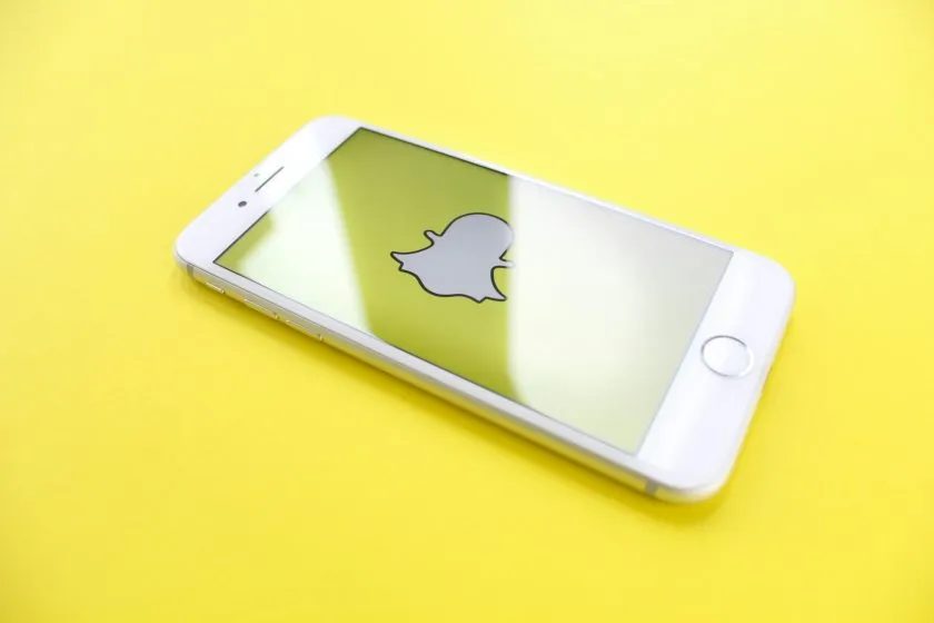 Snapchat lanza anuncios que conversan contigo: agentes IA de las marcas llegan al chat