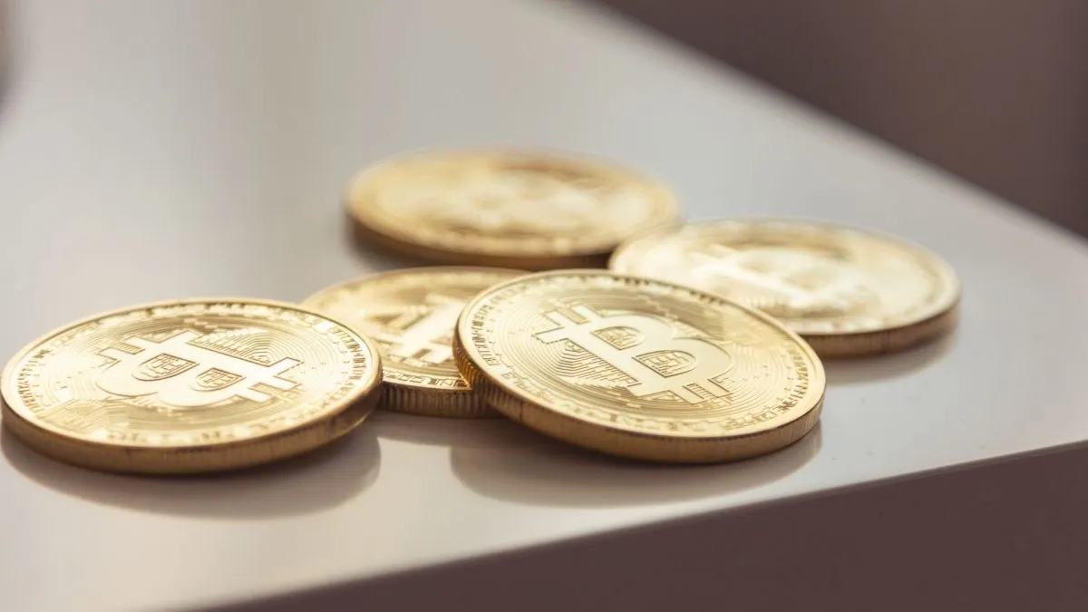 Bitcoin rompe os US$ 65.000 e atinge seu maior preço das últimas três semanas