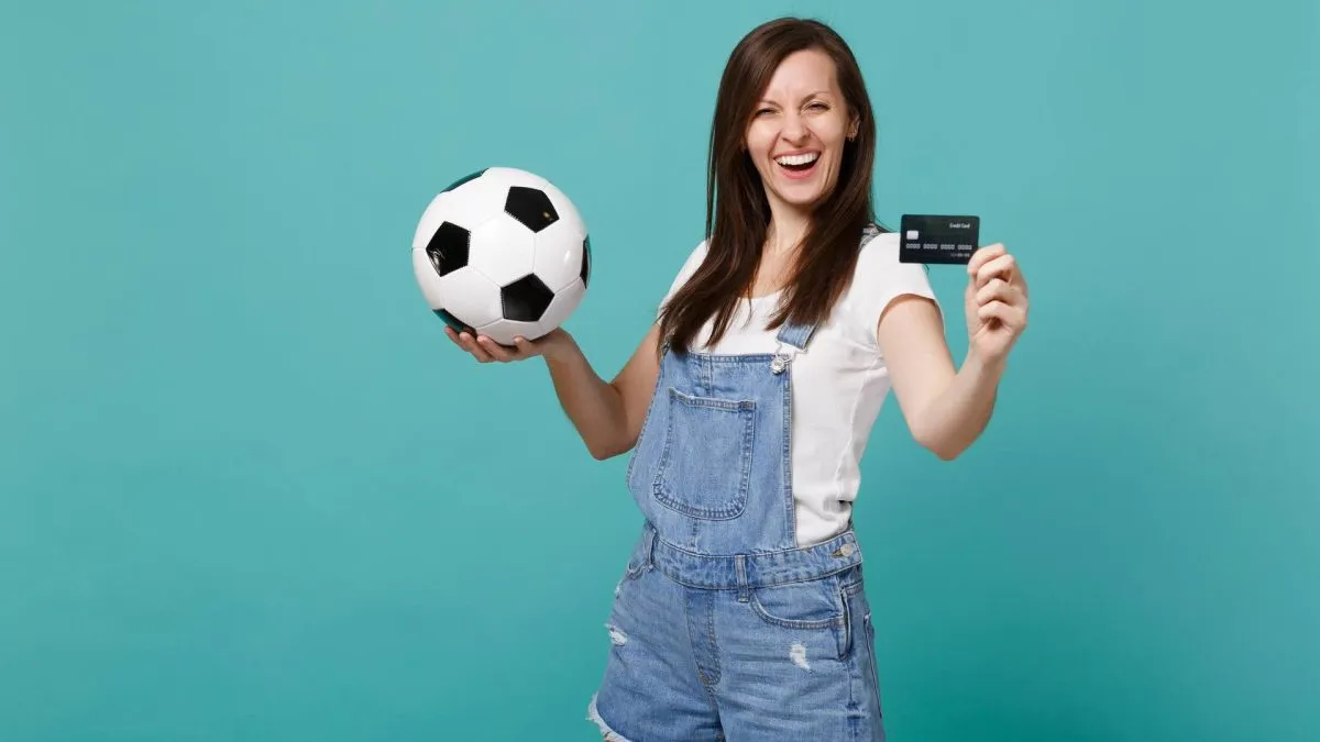 Brasileiros gastaram mais de US$ 2,4 milhões nos países-sede da Copa do Mundo durante o mês com o Cartão OKX