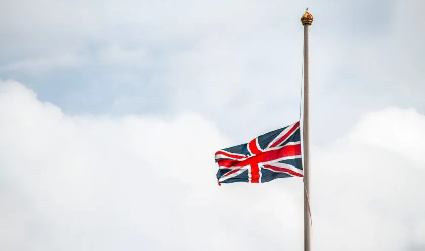 Banco de Inglaterra elimina topes de tenencia para stablecoins y fija límite de emisión