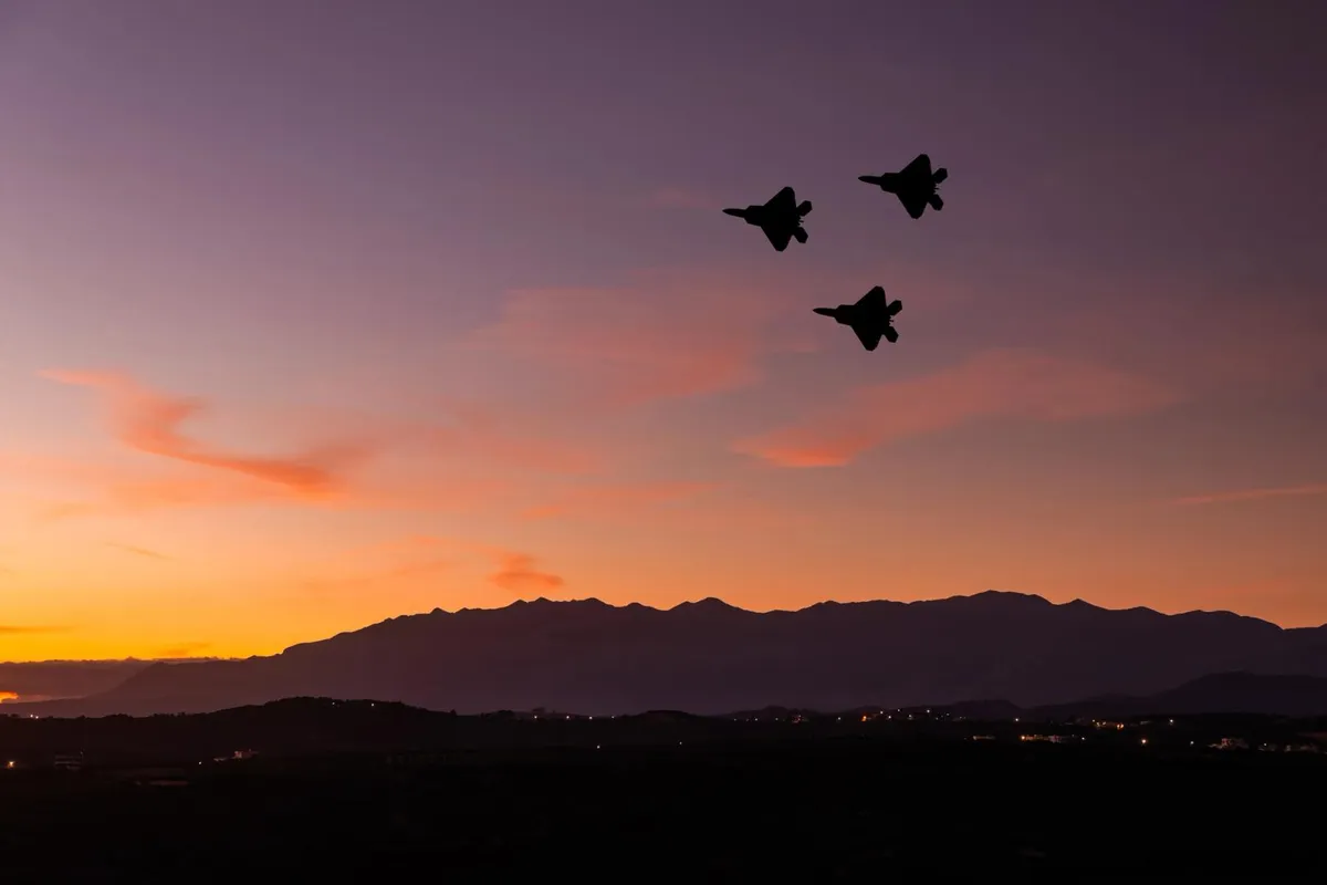 Bitcoin holds near $64,000 as a renewed Hormuz threat clouds US-Iran ceasefire talks