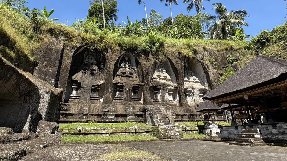 Konglomerat Indonesia rutin kunjungi Gunung Kawi untuk bisnis dan spiritual