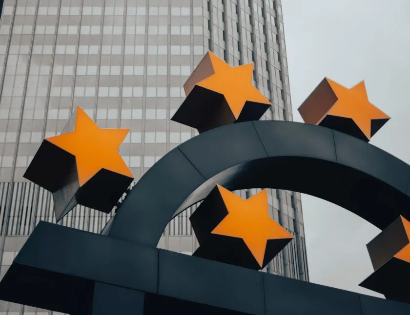 Banco Central Europeo sube las tasas de interés por primera vez en casi 3 años a 2,25%