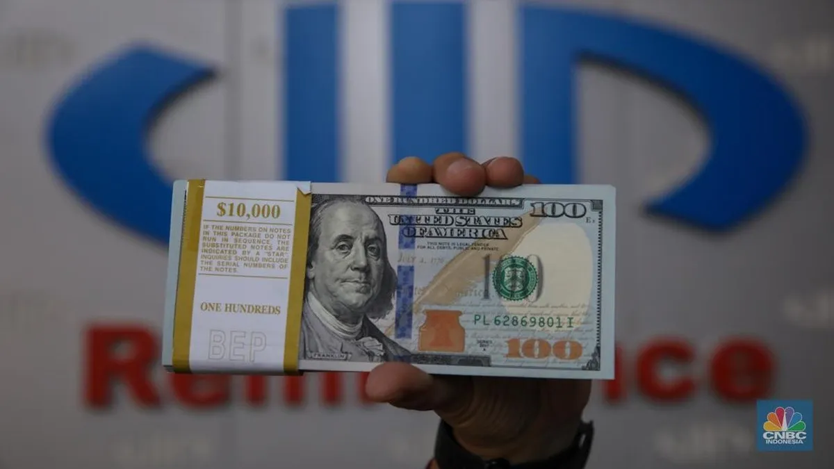 Ekonom: 30% Tekanan Rupiah Bersumber dari Luar Negeri