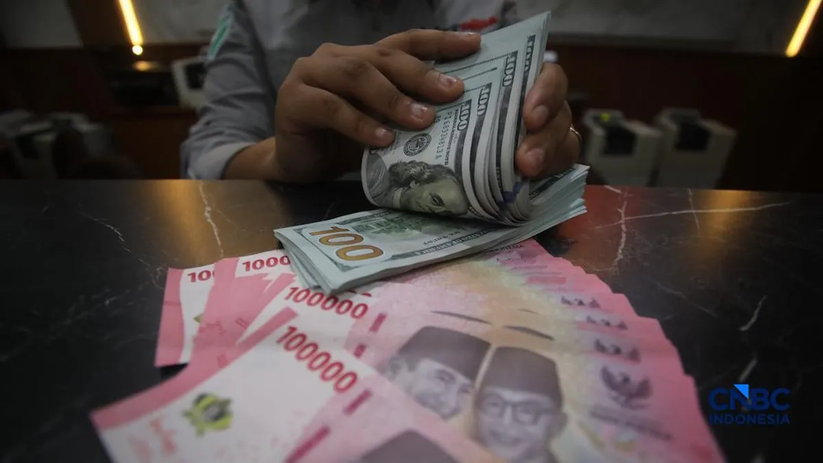 Rupiah Dibuka Melemah, Dolar AS Naik ke Rp17.960