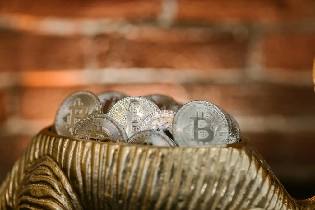 Empresa francesa vende metade de sua reserva de Bitcoin