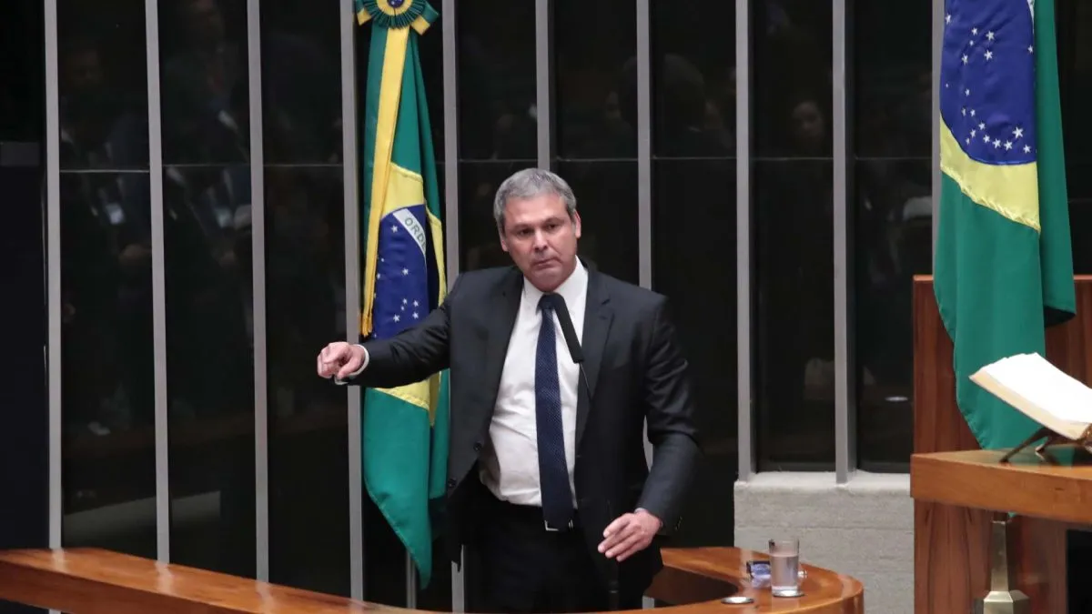 Deputado do PT quer proibir uso de criptomoedas e Pix crédito para casas de apostas e promete punição para empresas