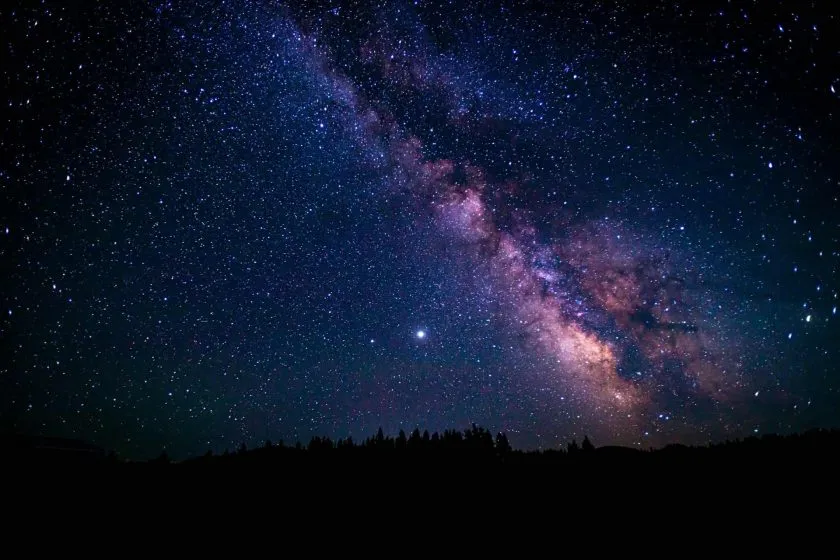 Midjourney amplía su alcance con la adquisición de la app social de astrología Co-Star