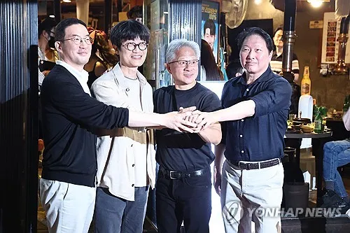젠슨황 "한국에 엔비디아 4개 사업 선물…서울에 AI센터"(종합)
