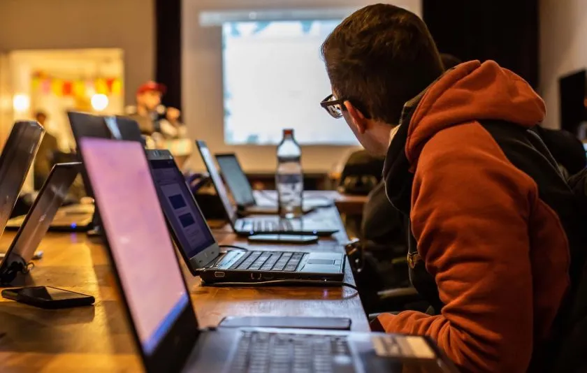Noruega restringirá el uso de inteligencia artificial en escuelas primarias