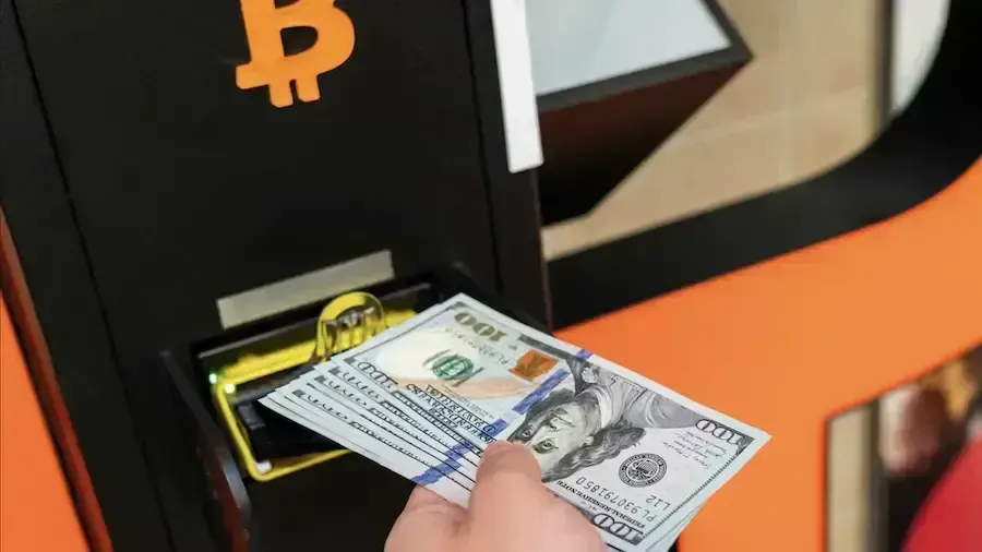 Операторы криптоматов вернули $171 000 жертвам мошенничества в Аризоне