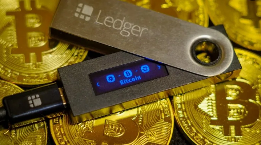 Инвестор потерял 80 биткоинов после покупки кошелька Ledger