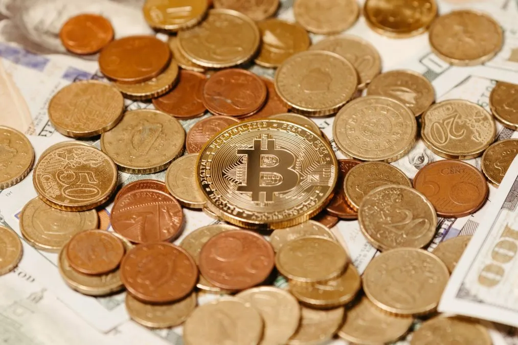 BlackRock revela que IA prefere Bitcoin a moeda fiduciária com teoria de 134 anos