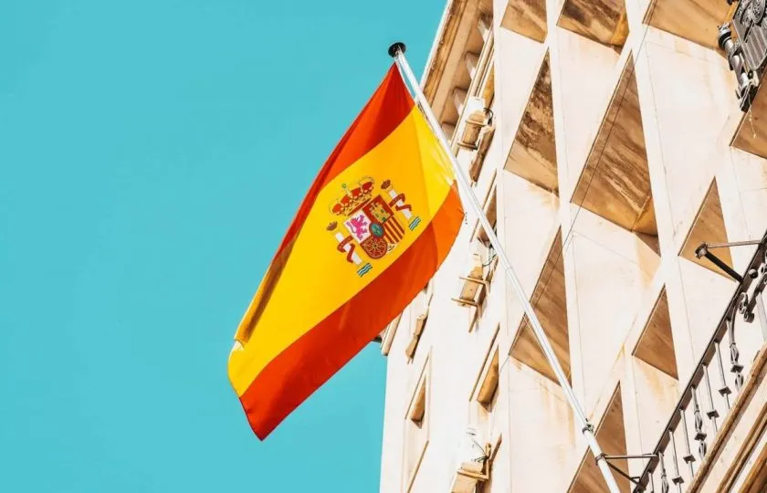 España cierra la puerta a prórrogas MiCA y presiona a exchanges cripto sin licencia