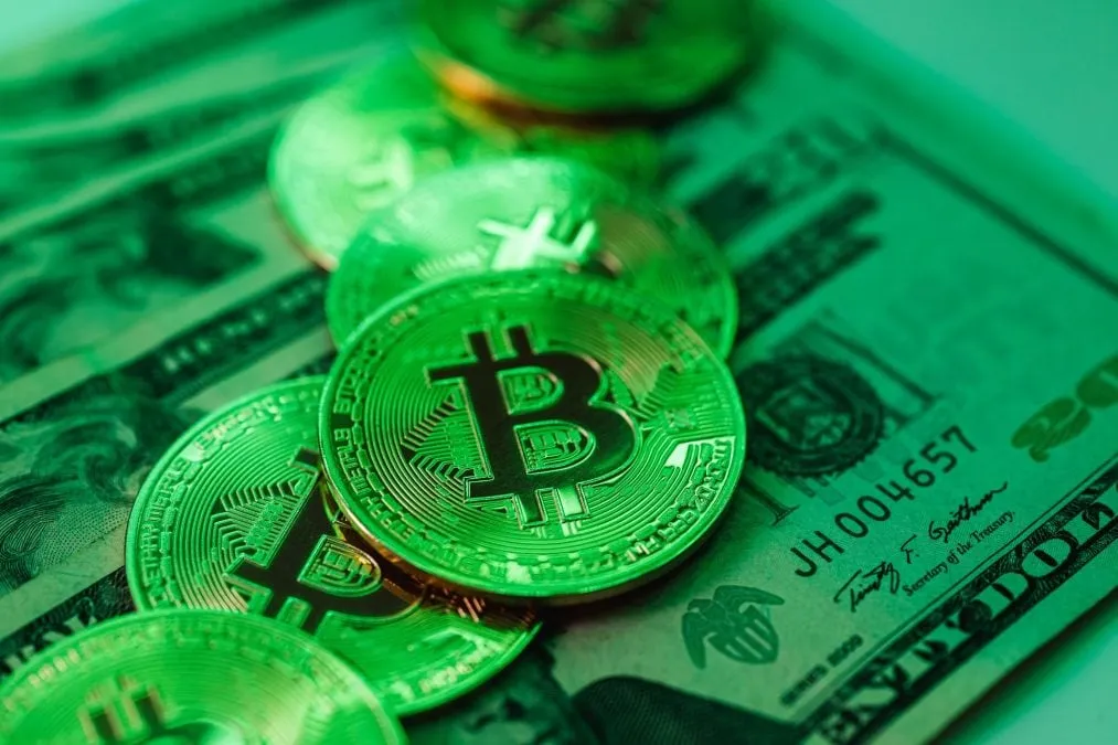Bitcoin ultrapassa US$ 70.000 e provoca liquidações de mercado desde 10 de outubro