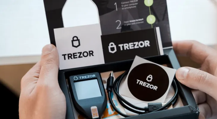 Ví cứng Trezor bị rò rỉ dữ liệu 14.000 khách hàng