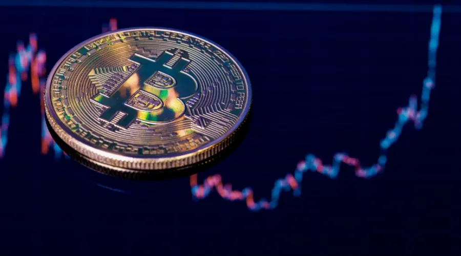 Смена настроения держателей биткоина на фоне роста выше $80 000, Santiment