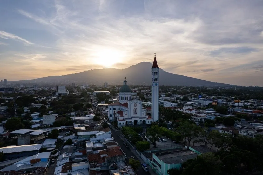 FMI diz que El Salvador não usa dinheiro público para comprar Bitcoin