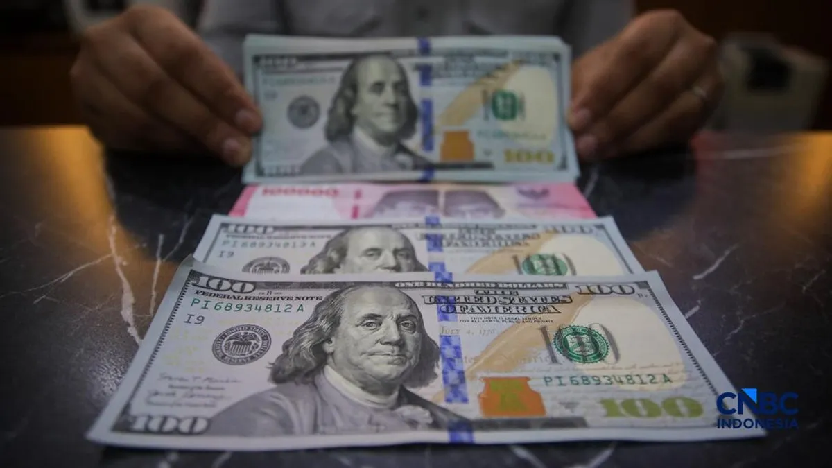 Rupiah melemah terhadap dolar AS, kini mencapai Rp17.885