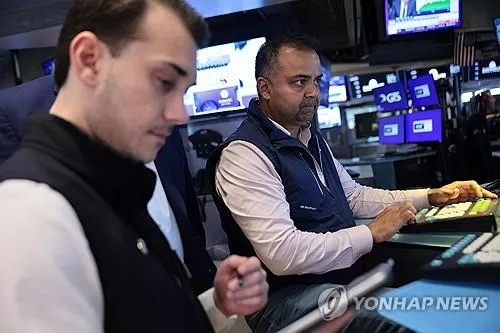 뉴욕증시, 연준 금리인상 전망에 힘실리자 급락…나스닥 4%↓