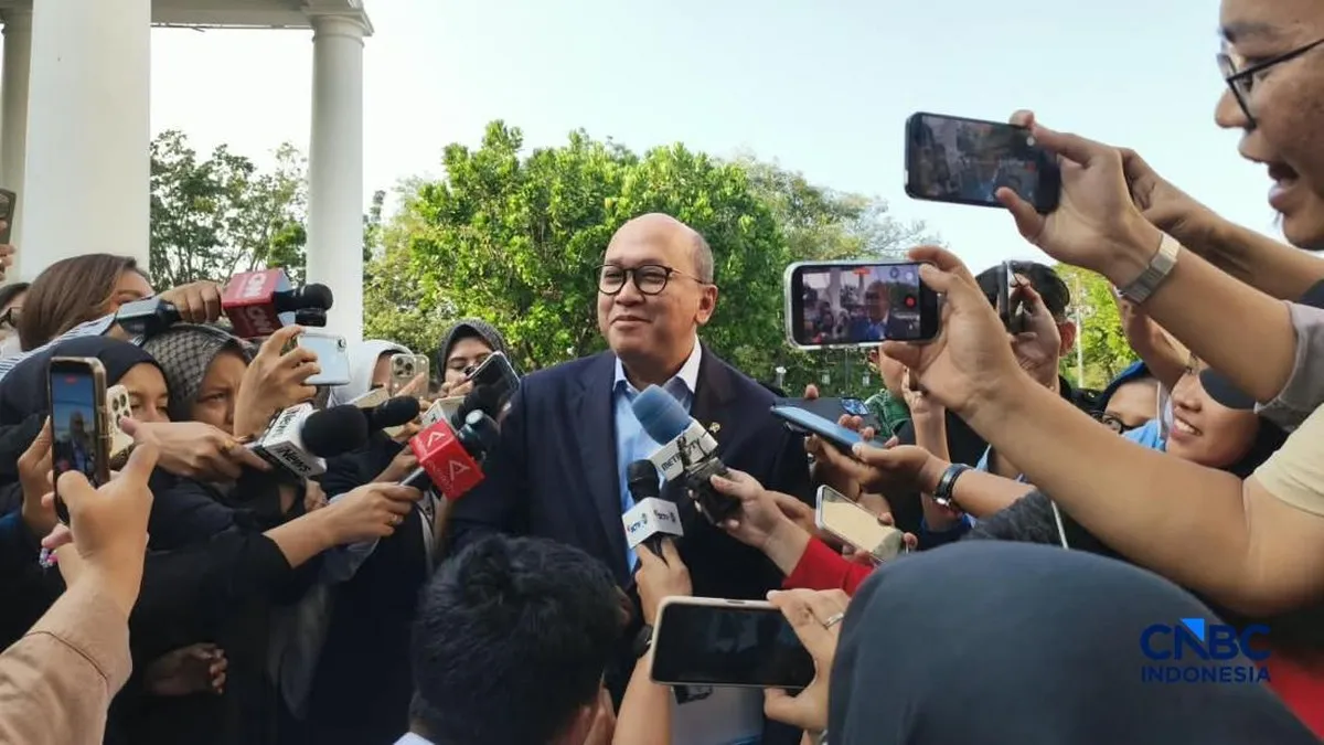 Rosan dan Dony datangi Istana saat IHSG merosot di bawah 5.000