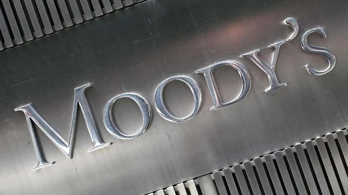 Moody's menurunkan prospek Bayan Resources menjadi negatif akibat ketidakpastian kuota produksi