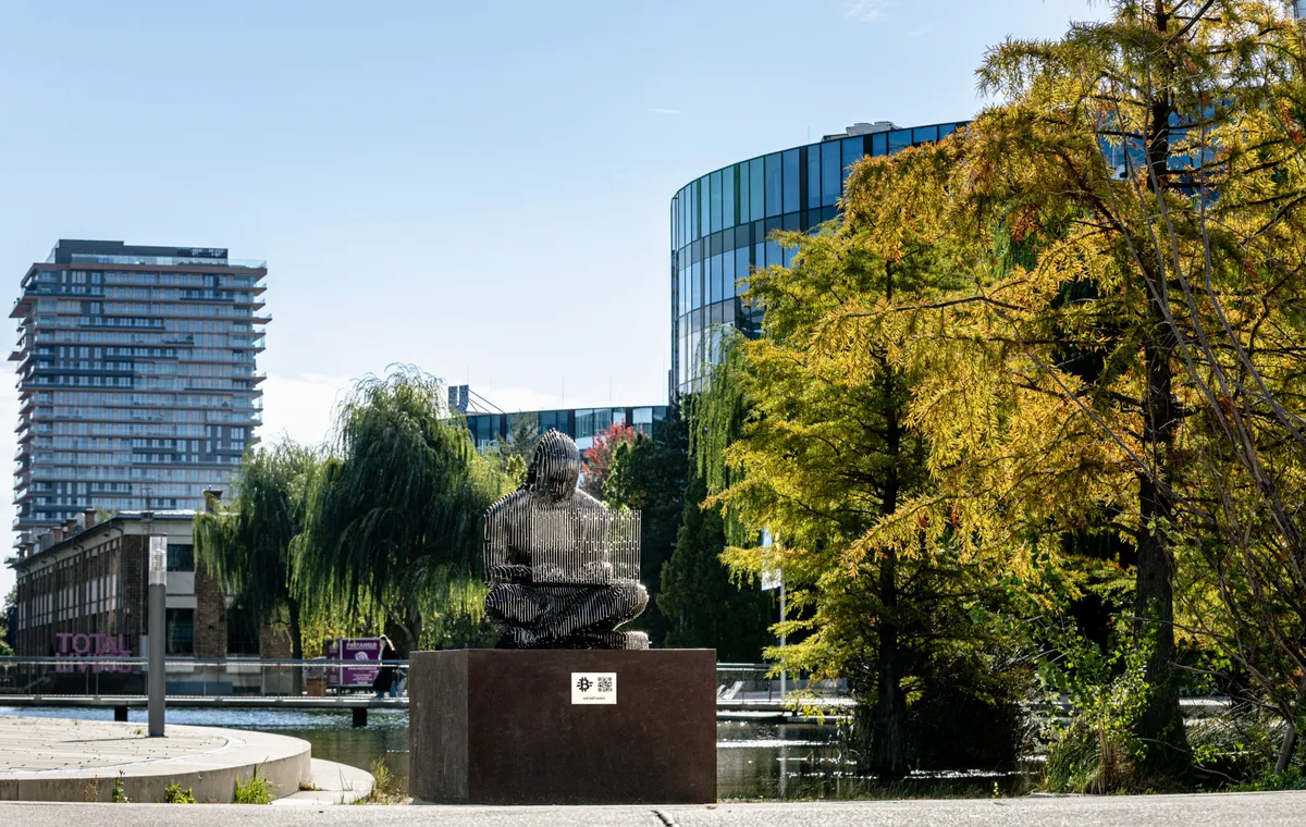 Criador do Bitcoin recebe nova estátua em sua homenagem na Áustria