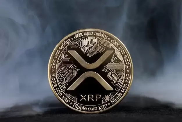 XRP(리플), 대칭 삼각형 '와르르'...0.87달러 추락 '비상'