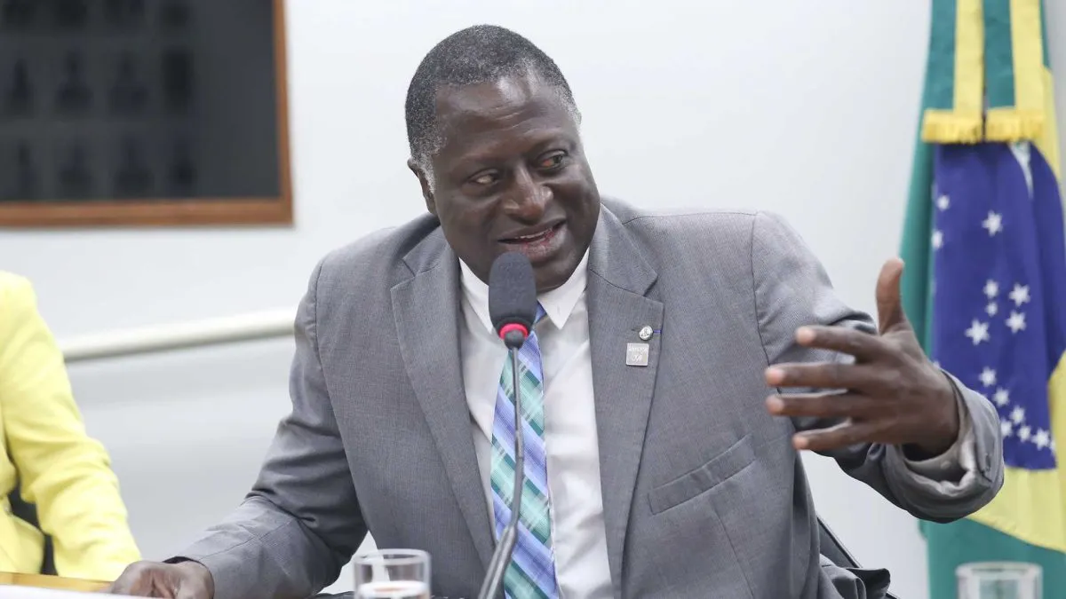 Deputado aponta crise diplomática com tarifaço dos Estados Unidos e questiona segurança do mercado de criptomoedas e Pix