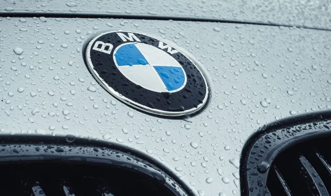 Brasileiro processa Receita após ter BMW apreendida por transportar máquinas de mineração de Bitcoin sem pagar imposto de importação