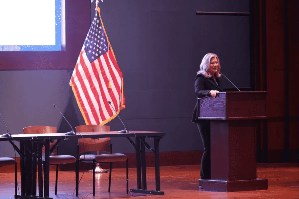 Lummis insiste: Estados Unidos no puede perder el control de los activos digitales