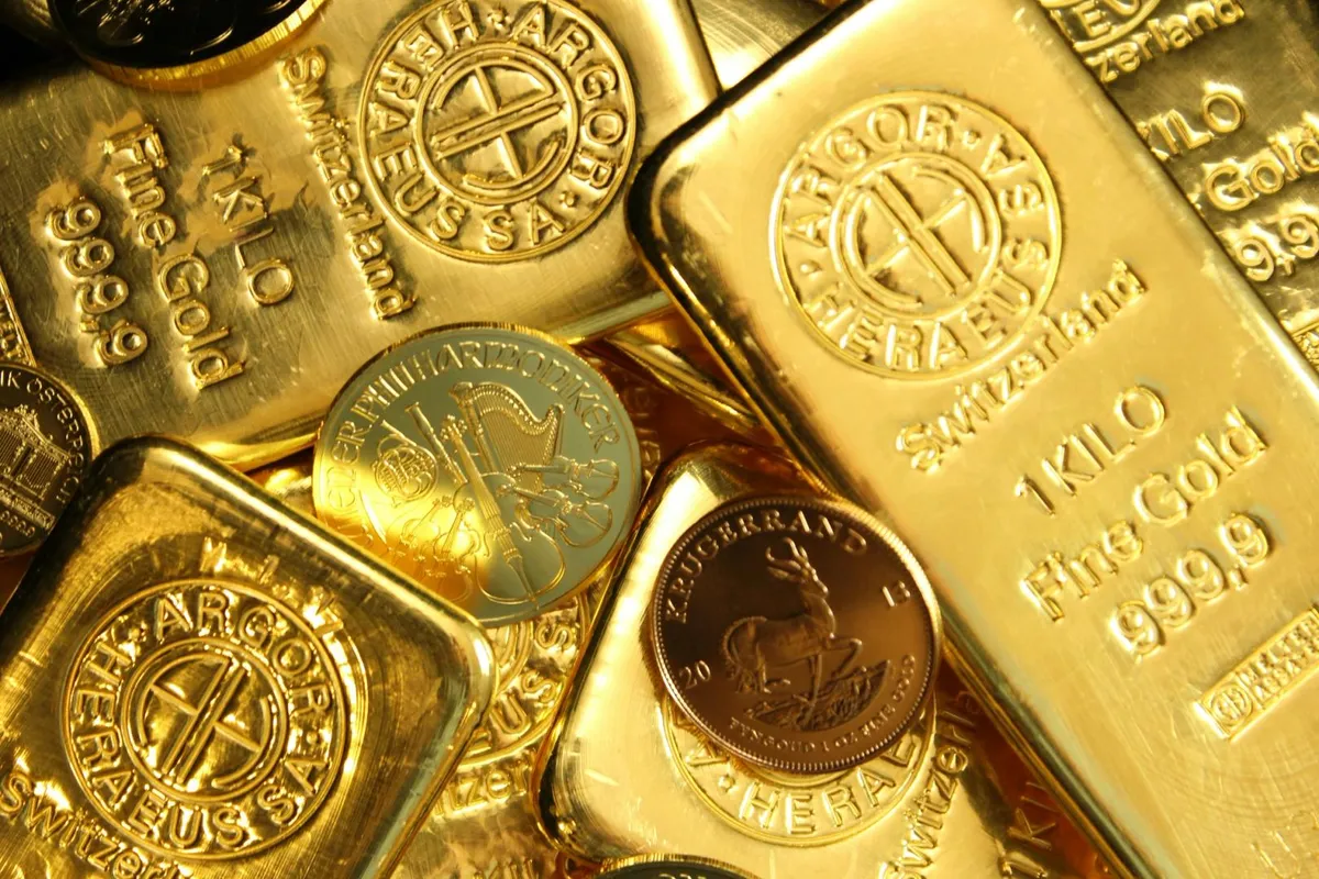Bitcoin shows strong performance against stocks, aligns with gold trends