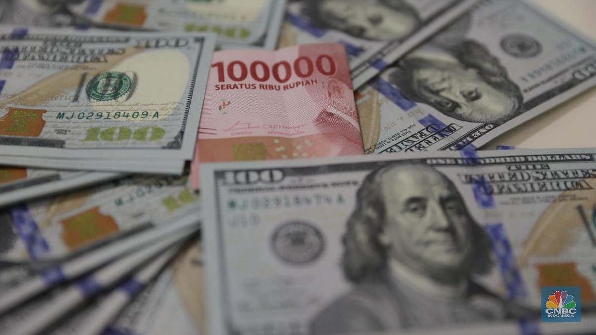 Terungkap! Ini Deretan Penyebab Dolar Tekan Rupiah hingga Rp17.300