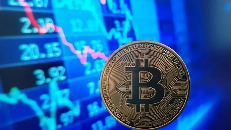 Биткоин и эфир продолжают расти в октябре, крупные альткоины следуют за ними