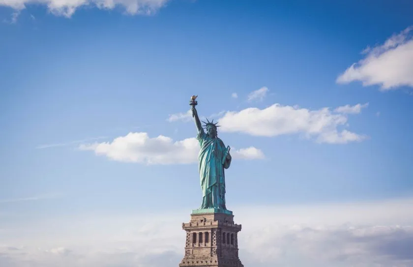 Nueva York propone reglas para stablecoins alineadas con la Ley GENIUS, añade límites a reservas