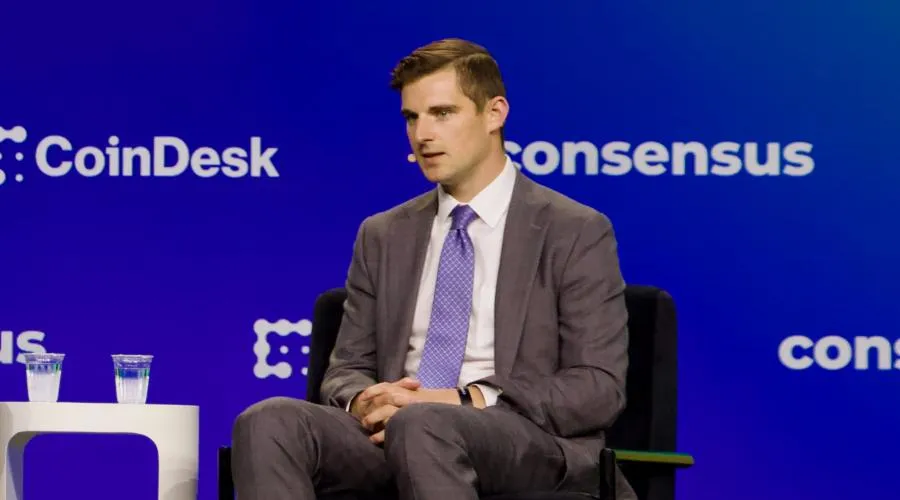 Криптосоветник Трампа заработал на законе о стейблкоинах GENIUS — WSJ