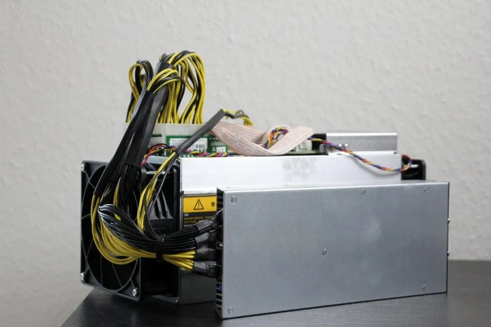 CoinShares aponta migração de mineradoras de Bitcoin para setor de IA devido a pressão